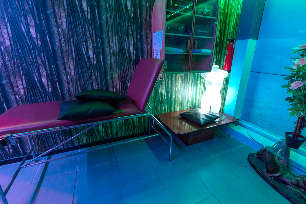  espaces Balnéo, un espace sauna,  deux jacuzzis