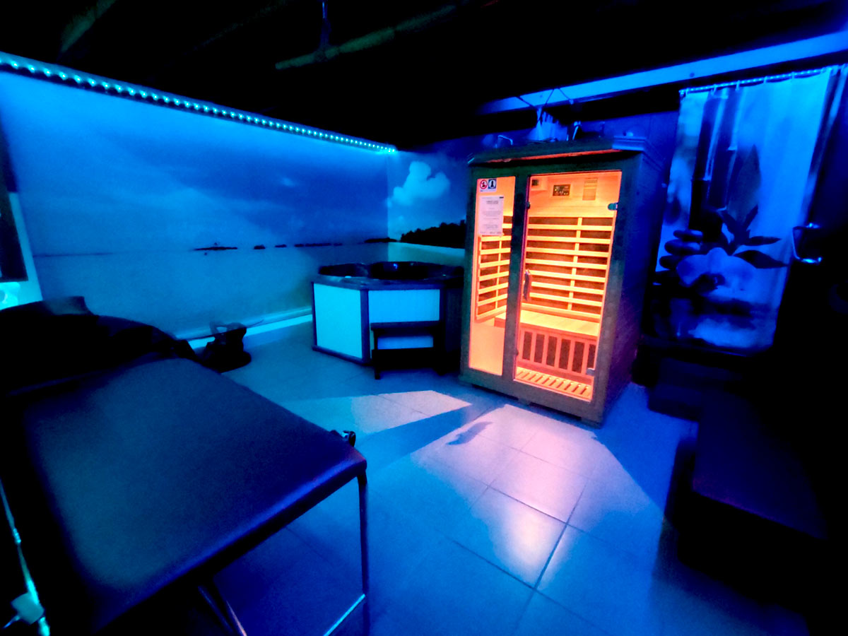  espaces Balnéo, un espace sauna,  deux jacuzzis